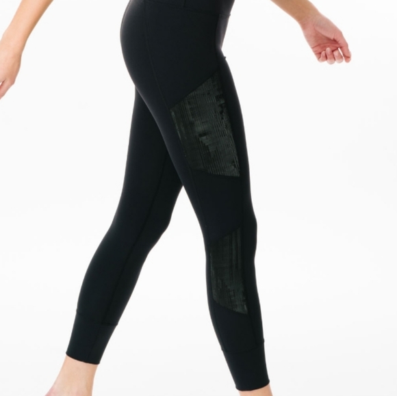 Zyia Black Cuffed Mirage Mid Rise 78 
